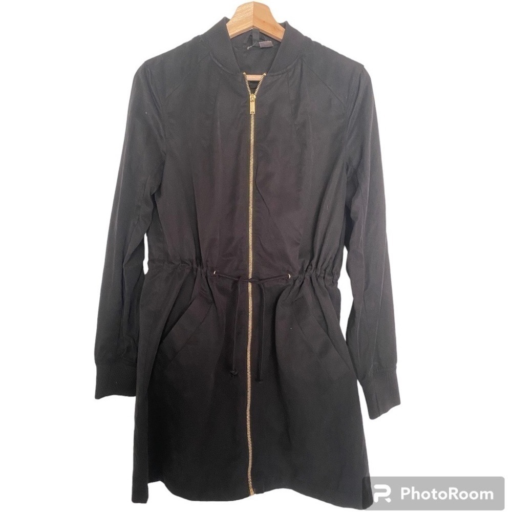 DIVIDED LONG BLACK LIGHTWEIGHT ZIP FRONT COAT SIZE 6
